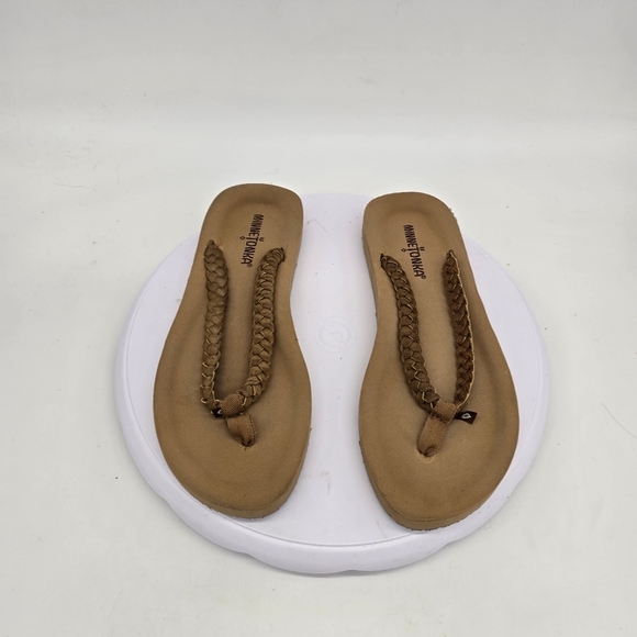 Minnetonka Shoes Women's 7 Hallie Flip Flop Sandal 75001 Tan - Picture 2 of 8